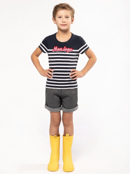 Exemple de logo imprimé sur le tee-shirt enfant style marinière K3035 en coloris navy / white Exemple de logo imprimé sur le tee-shirt enfant style marinière K3035 en coloris navy / white