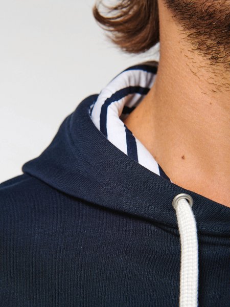 zoom sur le col du Sweat-shirt à capuche contrastée à motifs unisexe personnalisable zoom sur le col du Sweat-shirt à capuche contrastée à motifs unisexe personnalisable