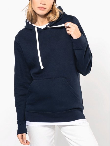 mannequin femme de face portant le Sweat-shirt à capuche contrastée à motifs unisexe personnalisable mannequin femme de face portant le Sweat-shirt à capuche contrastée à motifs unisexe personnalisable
