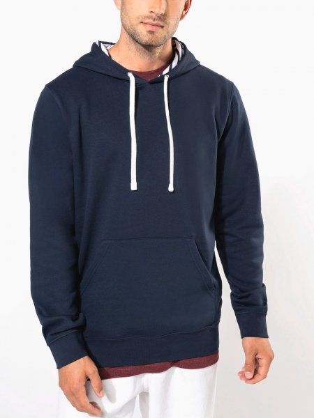 mannequin homme de face portant le Sweat-shirt à capuche contrastée à motifs unisexe personnalisable mannequin homme de face portant le Sweat-shirt à capuche contrastée à motifs unisexe personnalisable