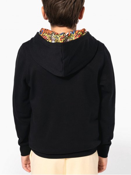 mannequin enfant garçon de dos portant le Sweat-shirt à capuche contrastée à motifs enfant unisexe personnalisable