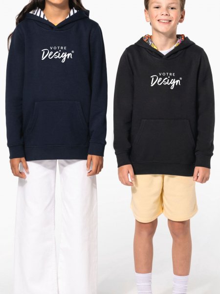mannequins enfants de face portant le Sweat-shirt à capuche contrastée à motifs enfant unisexe personnalisable