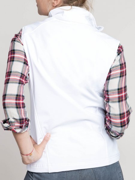 Le mannequin femme porte le bodywarmer K404  de dos à personnaliser en coloris White
