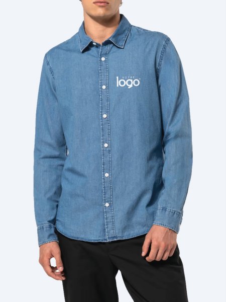 Chemise en jean pour homme K512 personnalisee avec un logo sur le coeur Chemise en jean pour homme K512 personnalisee avec un logo sur le coeur
