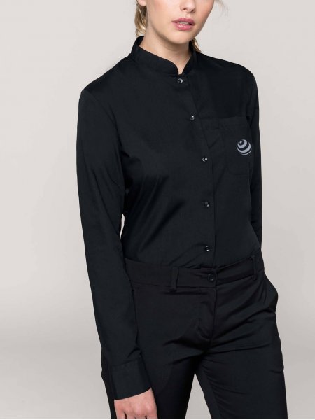 Chemise col mao manches longues femme K514 porté par une femme Chemise col mao manches longues femme K514 porté par une femme