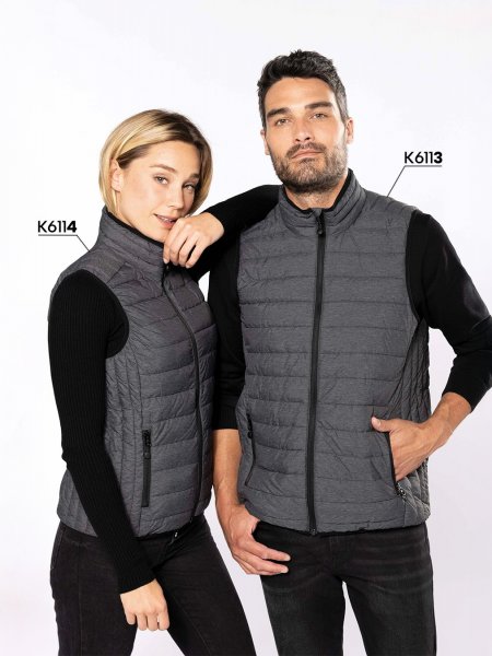 K6113 femme et K6114 homme Homme portant doudoune sans manches K6113 et femme portant la K6114