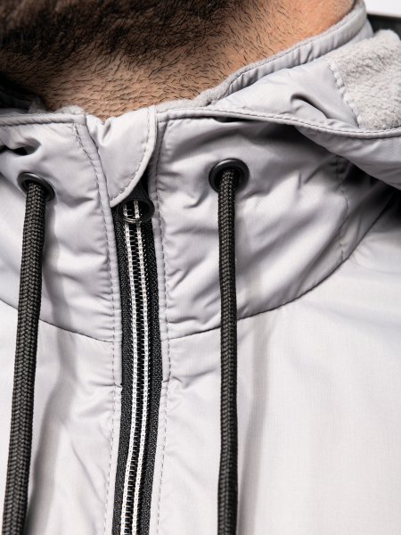 Col zippé et cordons de serrage capuche sur la parka K6153 en coloris Silver