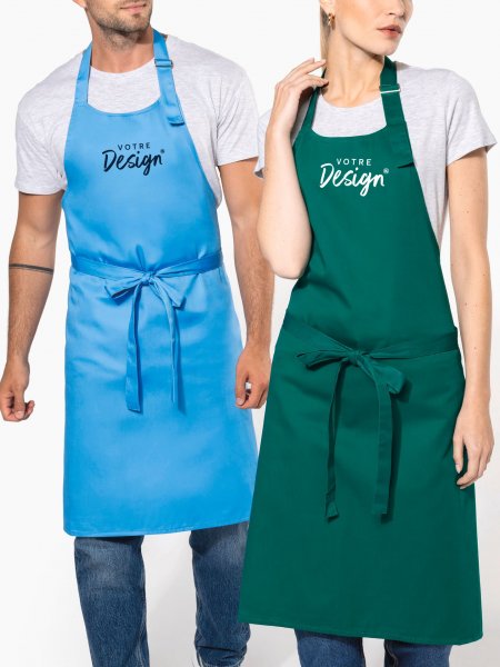mannequin homme et mannequin femme de face portant le Tablier polycoton sans poche personnalisable