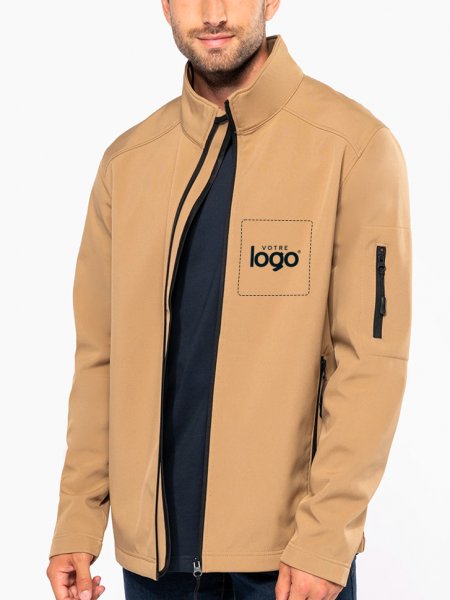 Veste softshell K401 personnalisable Homme portant la veste softshell 3 couches personnalisable K401 en coloris Camel