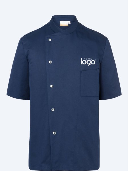 Veste de cuisinier Karlowsky KYJM15 navy manches courtes personnalisée avec votre logo brodé sur le coeur Veste de cuisinier Karlowsky KYJM15 navy manches courtes personnalisée avec votre logo brodé sur le coeur
