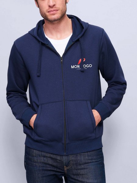 Exemple de logo imprimé sur le coeur du sweat zippé Spike en coloris French Marine Exemple de logo imprimé sur le coeur du sweat zippé Spike en coloris French Marine