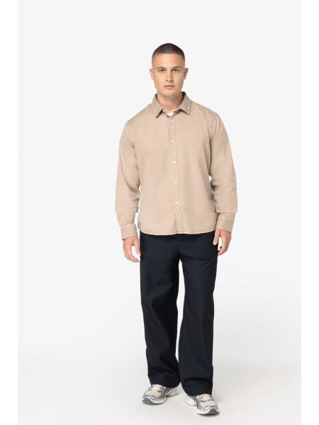 Chemise en coton bio delave pour homme NS502 portee en pied