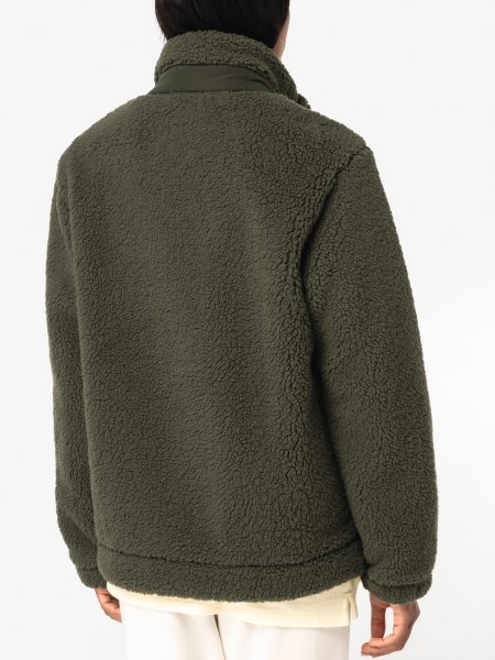 mannequin femme de dos portant la Veste écoresponsable en sherpa unisexe personnalisable mannequin femme de dos portant la Veste écoresponsable en sherpa unisexe personnalisable