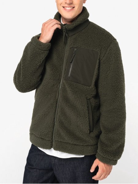 mannequin homme de face portant la Veste écoresponsable en sherpa unisexe personnalisable mannequin homme de face portant la Veste écoresponsable en sherpa unisexe personnalisable