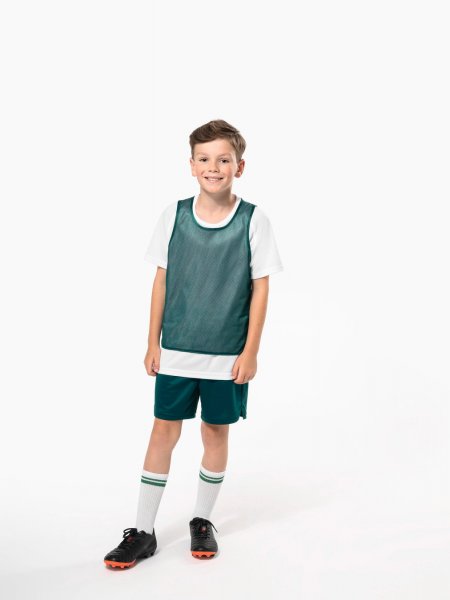 Chasuble réversible enfant PA048 portée de face Chasuble réversible enfant PA048 portée de face