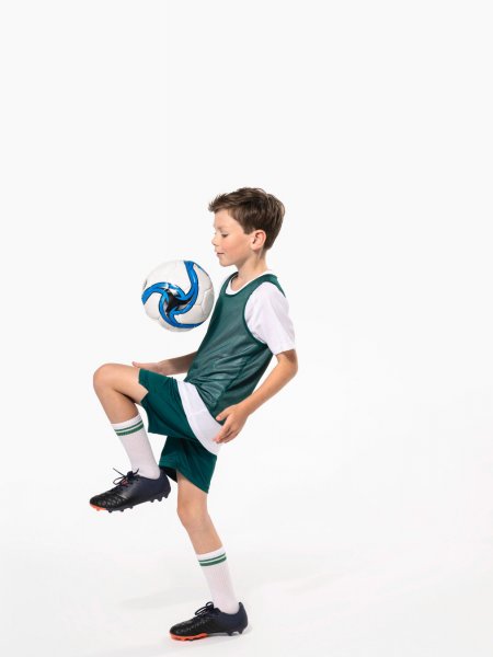 Chasuble réversible enfant PA048 portée en action Chasuble réversible enfant PA048 portée en action