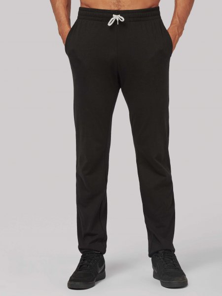 Pantalon de jogging PA186 porté par un homme Pantalon de jogging PA186 porté par un homme