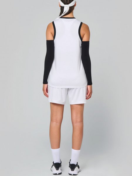mannequin femme de dos portant le Short de basket-ball femme personnalisable