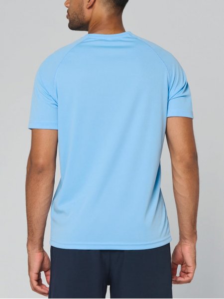 mannequin homme de dos portant le T-shirt de sport col V à personnaliser mannequin homme de dos portant le T-shirt de sport col V à personnaliser