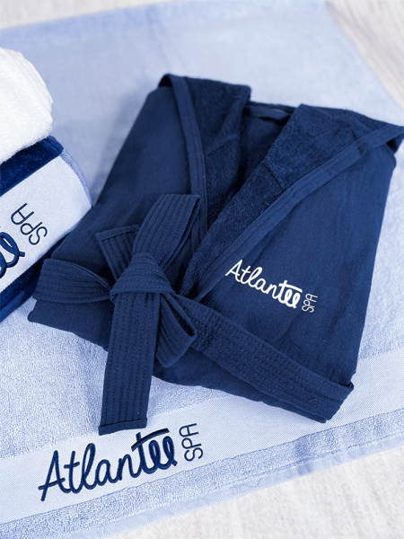 peignoir vue logo peignoir bleu marine vue face avec logo