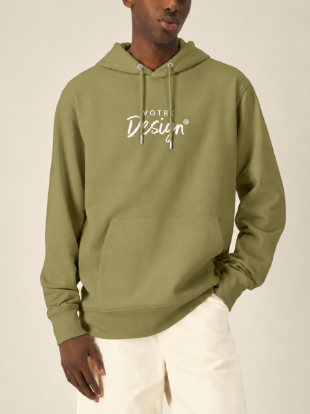 homme de face portant un sweat Cruiser 2.0 à personnaliser, en coloris faded olive homme de face portant un sweat Cruiser 2.0 à personnaliser, en coloris faded olive
