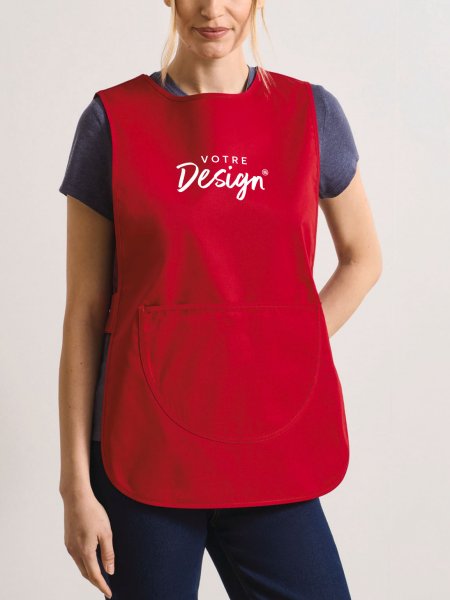 Femme qui porte un tablier chasuble PR171 sans logo