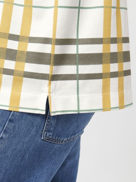 Zoom sur la fente latérale au niveau du bas du polo Prepster AOP Zoom sur la fente latérale au niveau du bas du polo Prepster AOP