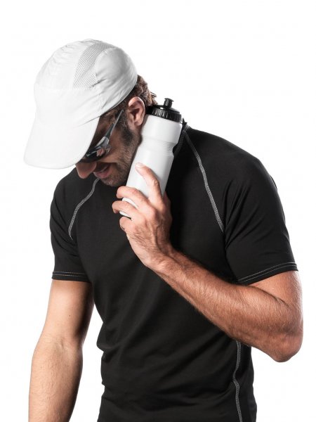 Casquette KP205 sans logo porté Casquette KP205 sans logo porté