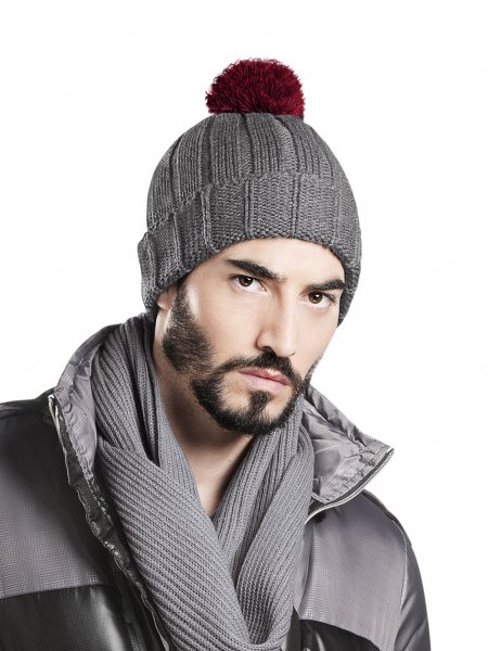 Homme portant le bonnet KP519