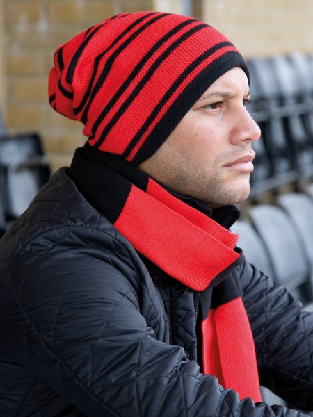Homme portant le bonnet R354X Homme portant le bonnet R354X