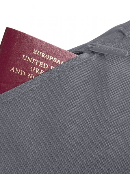 Zoom sur la poche du haut du sac banane QD012 en coloris Graphite Grey