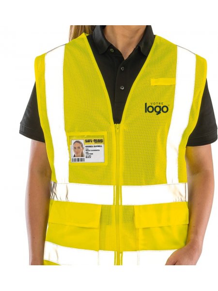 Mannequin femme de face portant le gilet de sécurité RS479X en coloris Hi Viz Yellow avec simulation de marquage logo sur le cœur Mannequin femme de face portant le gilet de sécurité RS479X en coloris Hi Viz Yellow avec simulation de marquage logo sur le cœur
