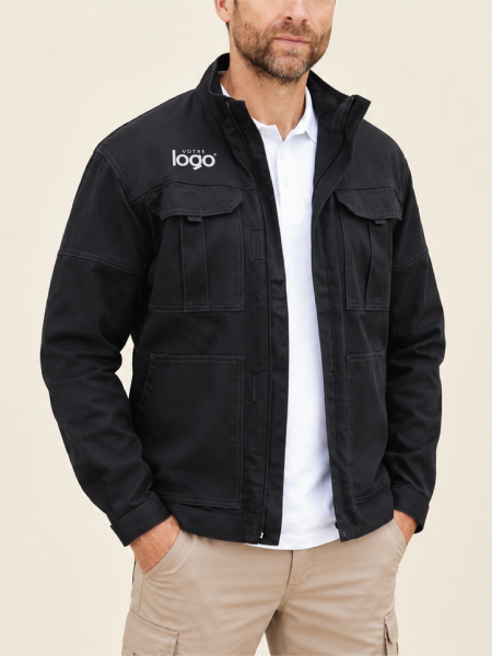 Homme de face portant le blouson stretch multipoches personnalisable V6002S en coloris black