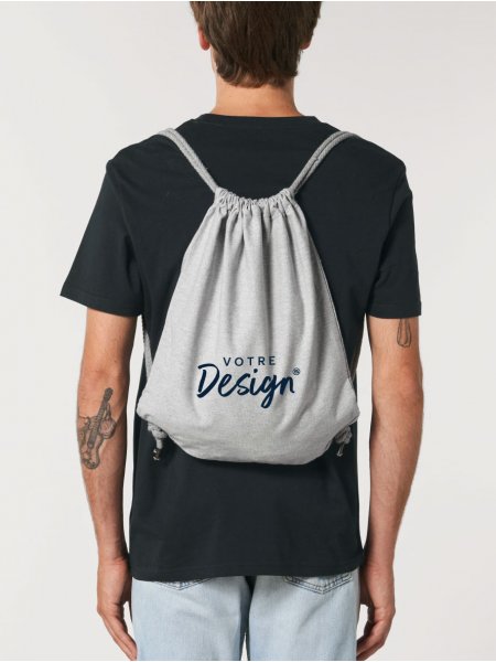 mannequin homme de face portant le Gym Bag personnalisable mannequin homme de face portant le Gym Bag personnalisable