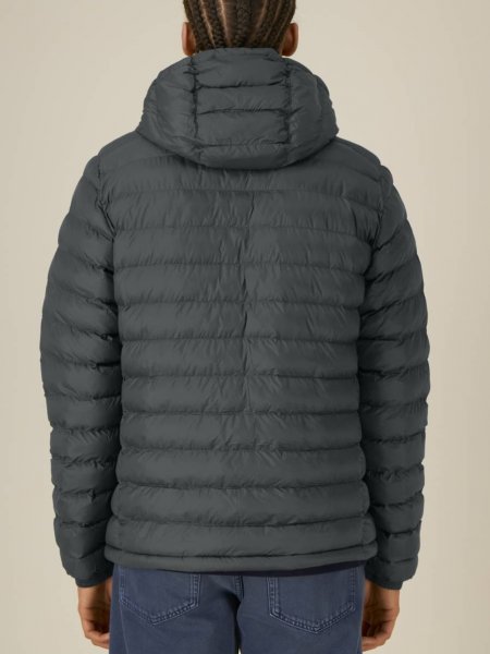 mannequin homme de dos portant le Stanley Voyager 2.0 personnalisable mannequin homme de dos portant le Stanley Voyager 2.0 personnalisable