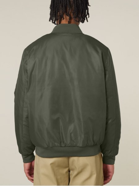 mannequin homme de dos portant le Bomber 2.0 personnalisable mannequin homme de dos portant le Bomber 2.0 personnalisable