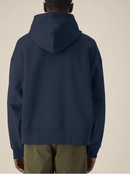 mannequin homme de dos portant le Sweat Voicer personnalisable mannequin homme de dos portant le Sweat Voicer personnalisable