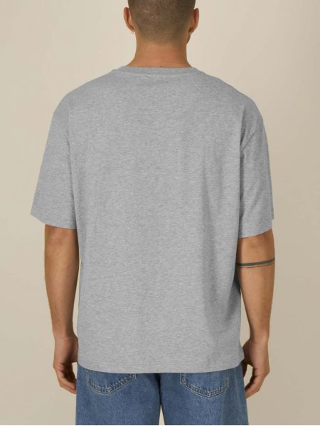 mannequin homme de dos portant le Le t-shirt décontracté unisexe mi-léger Breezer mannequin homme de dos portant le Le t-shirt décontracté unisexe mi-léger Breezer