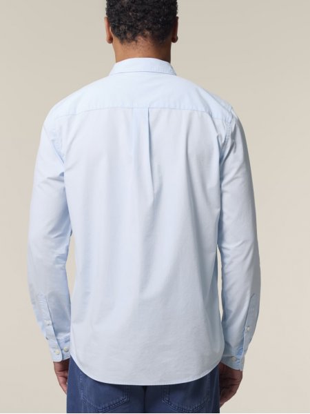 mannequin homme de dos portant la Stanley Styler Shirt personnalisable mannequin homme de dos portant la Stanley Styler Shirt personnalisable