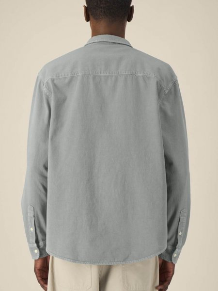 mannequin homme de dos portant la Worker Shirt personnalisable mannequin homme de dos portant la Worker Shirt personnalisable