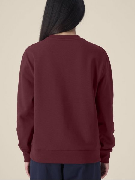mannequin femme de dos portant le Sweat Thinker personnalisable mannequin femme de dos portant le Sweat Thinker personnalisable