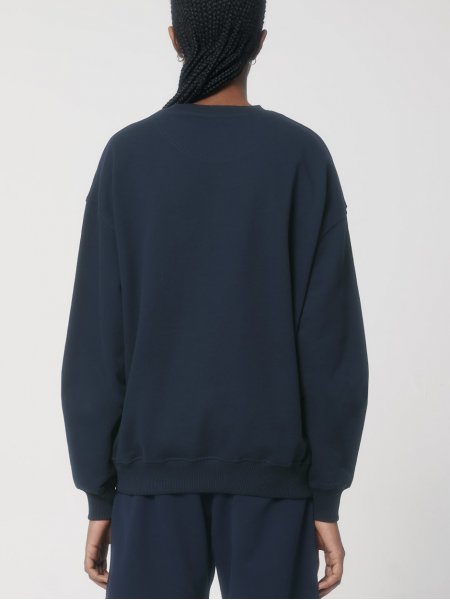 mannequin femme de dos portant le Sweat Ledger Dry personnalisable mannequin femme de dos portant le Sweat Ledger Dry personnalisable