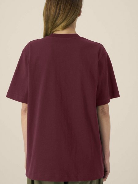 Mannequin femme de dos portant le T-shirt bio unisexe personnalisé | Freestyler