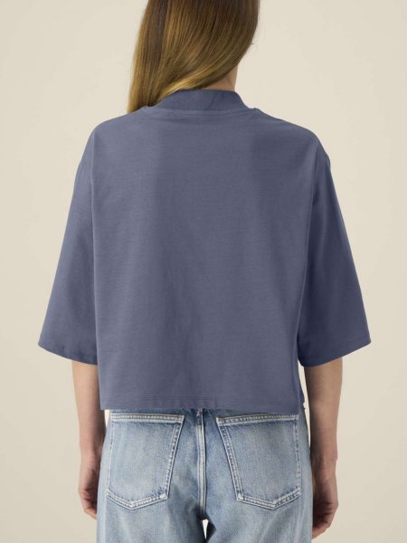 mannequin femme de dos portant T-shirt Stella Raya personnalisable mannequin femme de dos portant T-shirt Stella Raya personnalisable