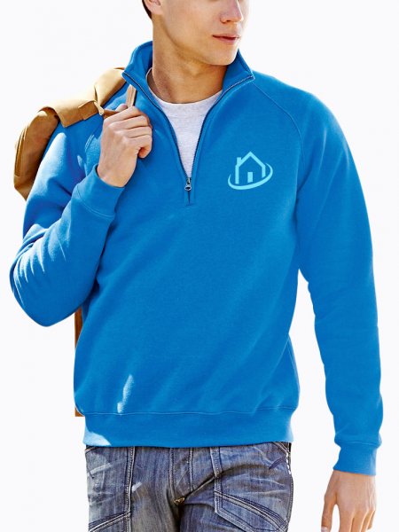 sweat zippé bleu porté par un mannequin homme