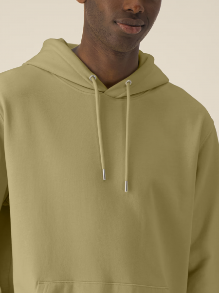 homme de face portant un sweat Cruiser 2.0 à personnaliser, en coloris faded olive vue détaillée homme de face portant un sweat Cruiser 2.0 à personnaliser, en coloris faded olive vue détaillée