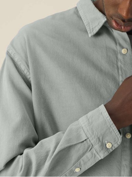 zoom sur la manche de la Worker Shirt personnalisable zoom sur la manche de la Worker Shirt personnalisable