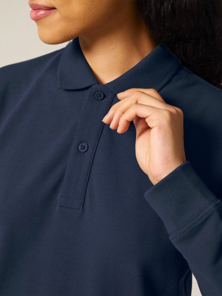 Zoom sur le col et la manche du Prepster 2.0 manches longues pour femme en coloris French Navy Zoom sur le col et la manche du Prepster 2.0 manches longues pour femme en coloris French Navy