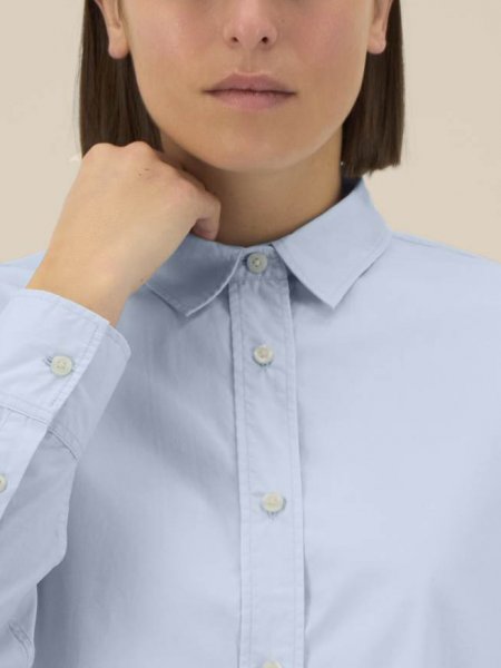 zoom sur le col de la chemise Stella Harper personnalisable zoom sur le col de la chemise Stella Harper personnalisable