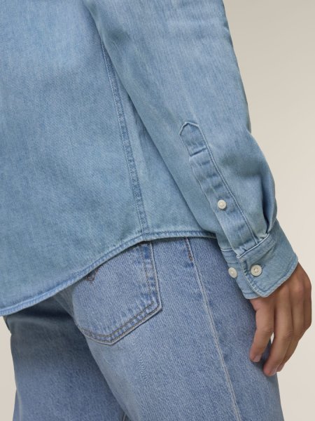zoom sur la manche de la Stanley Denim Shirt personnalisable